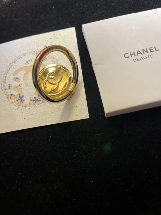 CHANEL Beauty Beaute Gold Phone Finger Ring Holder VIP Gift Accessory New in box - Picture 2 of 7